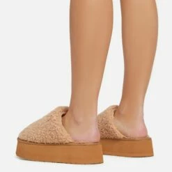 EGO Ivoris Closed Toe Flatform Slipper In Light Tan Faux Shearling -EGO Sales Store 06 01 23 fw41948 sq