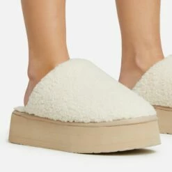 EGO Ivoris Closed Toe Flatform Slipper In Cream Faux Shearling -EGO Sales Store 06 01 23 fw45962 sq