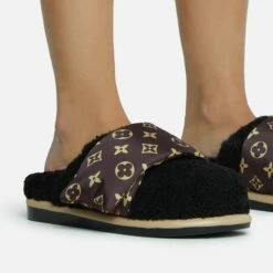 EGO Pillow-Talk Printed Velcro Strap Closed Toe Slip-On Flat Mule In Black Faux Shearling -EGO Sales Store 28 10 22 fw23809 sq